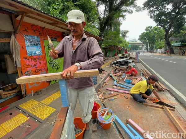 Bakal Direvitalisasi, Pasar Hewan Barito Jaksel Mulai Dibongkar