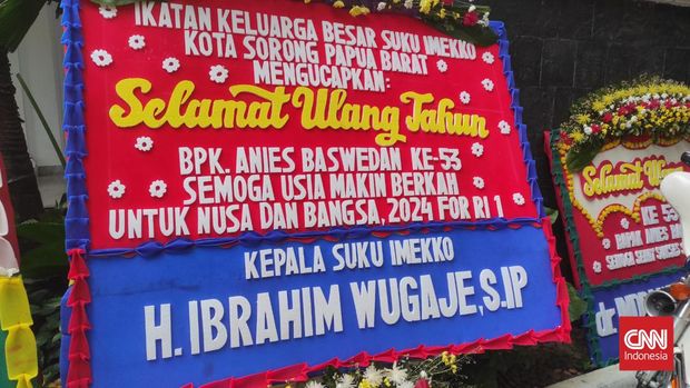 Balai Kota DKI Dibanjiri Karangan Bunga Ucapan HUT Anies, Ada Doa Jadi RI 1