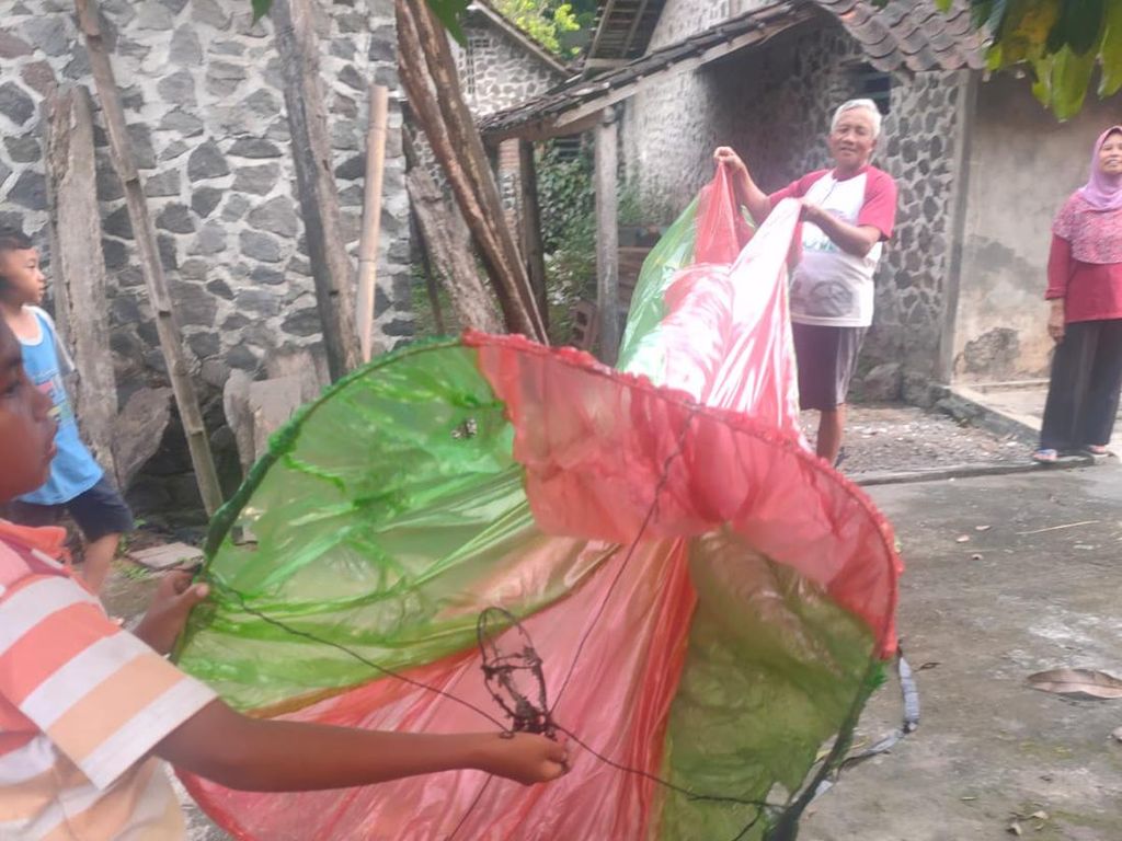 Balon Udara Jatuh di Dukun Magelang, Sempat Bikin Listrik Padam