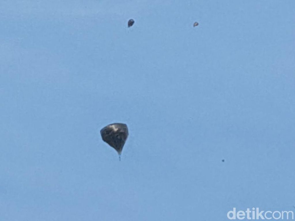 Airnav Cerita Tantangan Mudik Lewat Langit: Erupsi Gunung hingga Balon Udara Airnav Cerita Tantangan Mudik Lewat Langit: Erupsi Gunung hingga Balon Udara
