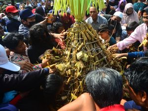 Tumpah Ruah Warga Jepara di Festival Kupat Lepet