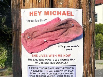 10 Foto Tulisan yang Absurd Banget