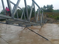 Banjir di Bone Putuskan Jembatan Rp 6,8 M yang Belum Rampung Dikerjakan
