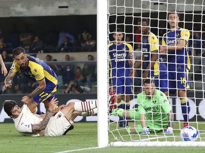 Kalahkan Verona, AC Milan Semakin Dekat dengan Scudetto