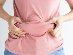 7 Kebiasaan Makan yang Bisa Hilangkan Lemak Perut Bergelambir