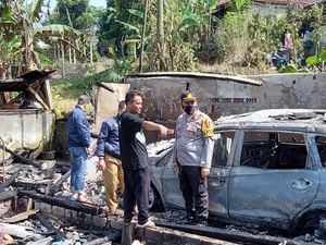 Ditinggal Pemilik ke Sawah, Rumah di Sukabumi Ludes Terbakar