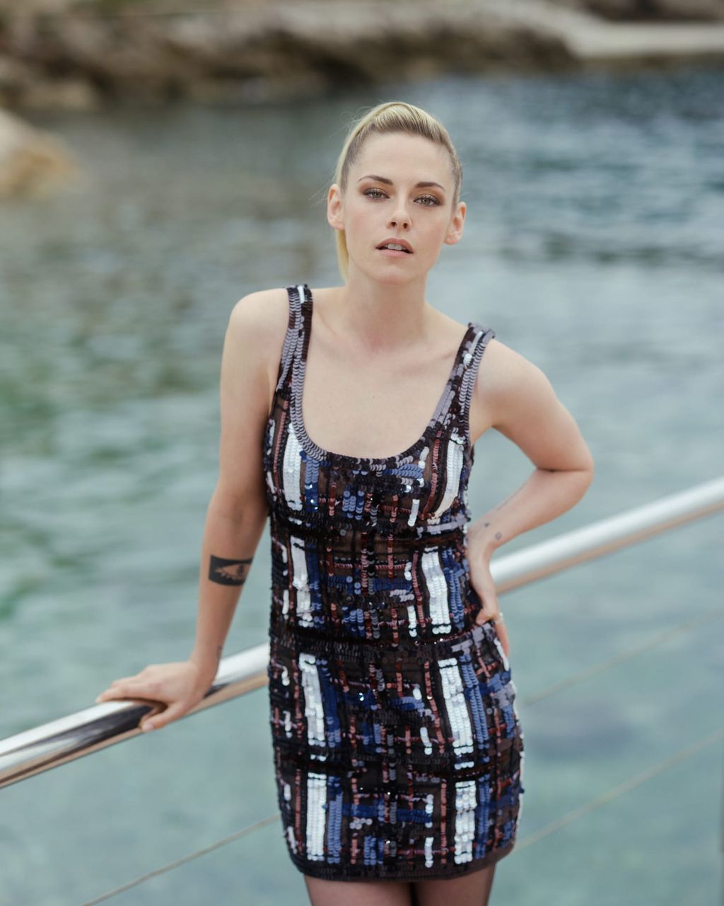 Kristen Stewart di fashion show Chanel Cruise 2023 di Monako