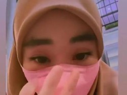 Asisten Mudik, Larissa Chou Menangis Antar Anak ke Dokter Sendirian