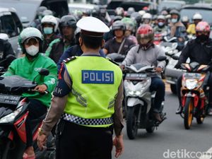 Polisi Dilarang Tilang Manual, tapi Ada Pelanggaran yang Tak Bisa Ditindak Pakai ETLE Polisi Dilarang Tilang Manual, tapi Ada Pelanggaran yang Tak Bisa Ditindak Pakai ETLE