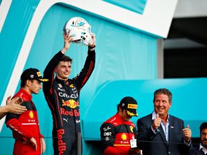 F1 GP Miami 2022: Verstappen Raih Kemenangan Ketiga Musim Ini F1 GP Miami 2022: Verstappen Raih Kemenangan Ketiga Musim Ini