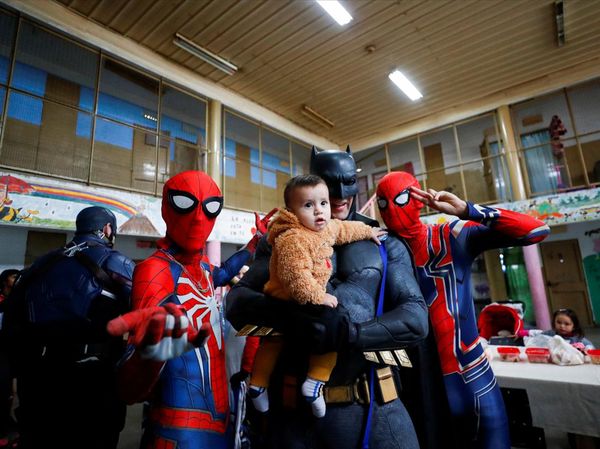 Melihat Aksi Superhero Hibur Anak-anak Narapidana di Argentina