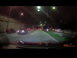 Ngeri! Ada Daihatsu Sirion Lawan Arus di Jalan Tol, Ambil Jalur Tengah Ngeri! Ada Daihatsu Sirion Lawan Arus di Jalan Tol, Ambil Jalur Tengah