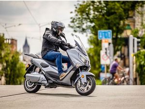 Potret Jupiter S, Motor Listrik Mirip Nmax Dibanderol Mepet LCGC Potret Jupiter S, Motor Listrik Mirip Nmax Dibanderol Mepet LCGC