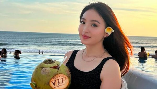 7 Gaya Natasha Wilona Liburan di Bali, Banjir Pujian Disebut Mirip Cewek Korea