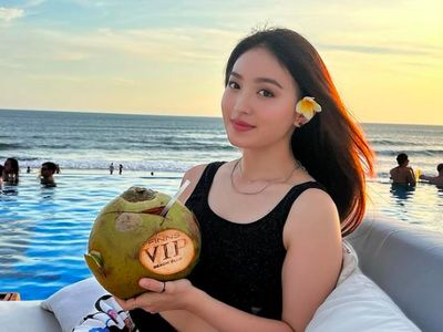 7 Gaya Natasha Wilona Liburan di Bali, Banjir Pujian Disebut Mirip Cewek Korea