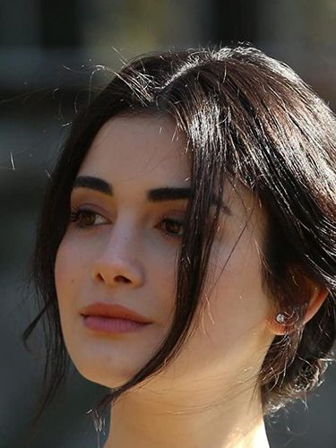 Ozge Yagiz