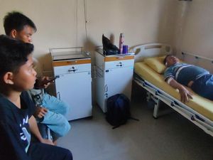 Pasutri Alami Luka Bacok usai Duel Lawan Maling di Ciamis