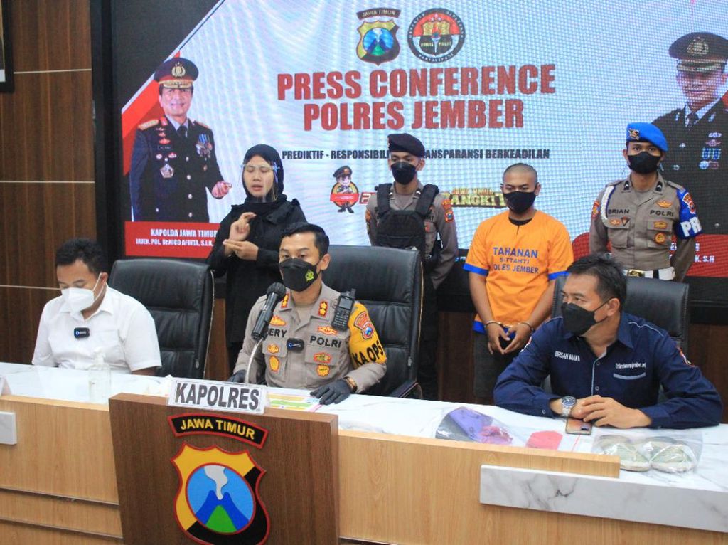 Pemuda di Jember Tusuk hingga Tewas Pria yang Boncengkan Pacarnya Pemuda di Jember Tusuk hingga Tewas Pria yang Boncengkan Pacarnya
