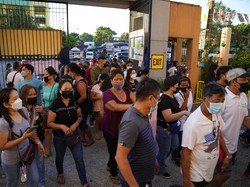 3 Orang Ditembak Mati di TPS Filipina, Putin Pidato di Depan Ribuan Tentara