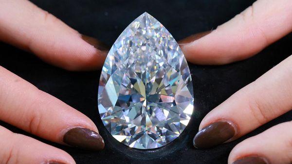 Penampakan Berlian Raksasa The Rock yang Bernilai Jutaan Dolar