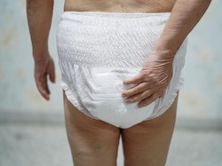 Punya Fetish Aneh, Pria yang Suka Pakai Popok Ini Dilarang Ketemu Anak