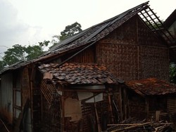 30 Rumah di Lebak Rusak Diterjang Angin Puting Beliung