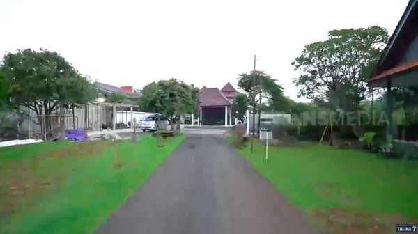 8 Potret Rumah Roy Marten, Ala Pedesaan di Atas Lahan 5.000 Meter Persegi