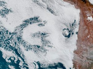 Bukan Halu, Penampakan Awan Tampilkan Tulisan Go