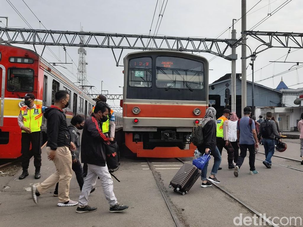 Hari Pertama Kerja, Pengguna KRL di Stasiun Bogor Turun Dibanding Libur Lebaran
