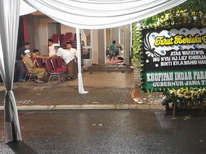 Suasana Rumah Duka Lily Wahid di Bogor Didatangi Kerabat-Tetangga