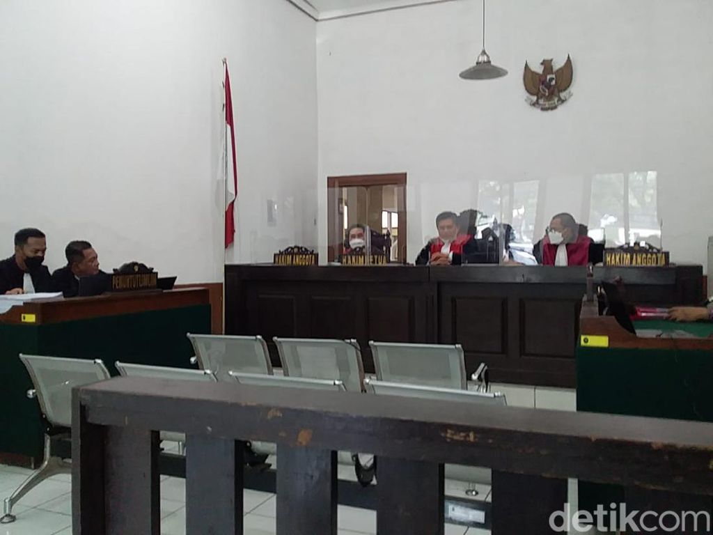 Pejabat Kemenag Jabar Didakwa Korupsi Dana BOS Madrasah Rp 7,5 M! Pejabat Kemenag Jabar Didakwa Korupsi Dana BOS Madrasah Rp 7,5 M!