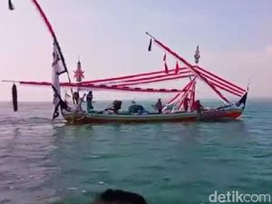 Lebaran Ketupat, Ribuan Warga Meriahkan Praonan di Pesisir Utara Pasuruan Lebaran Ketupat, Ribuan Warga Meriahkan Praonan di Pesisir Utara Pasuruan