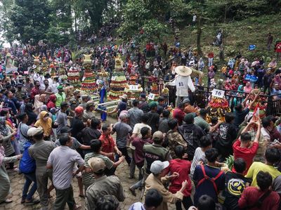 Melihat Lebih Dekat Tradisi Syawalan Gunungan Megono
