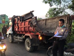 Truk Tersambar Kereta di Gamping Gegara Nekat Lewat Saat Sirine Berbunyi