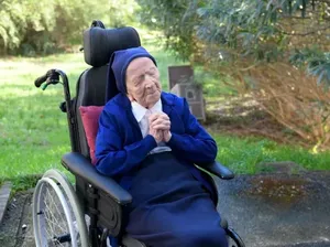 Setiap Hari Minum Wine, Nenek Ini Capai Rekor Wanita Tertua di Dunia Setiap Hari Minum Wine, Nenek Ini Capai Rekor Wanita Tertua di Dunia