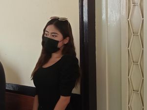 Ayu Thalia Jalani Sidang Perdana Kasus dengan Anak Ahok Ayu Thalia Jalani Sidang Perdana Kasus dengan Anak Ahok