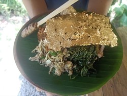 Kulit Babi Guling Dilapisi Lembaran Emas, Yuk Rasakan Sensasi Kriuknya