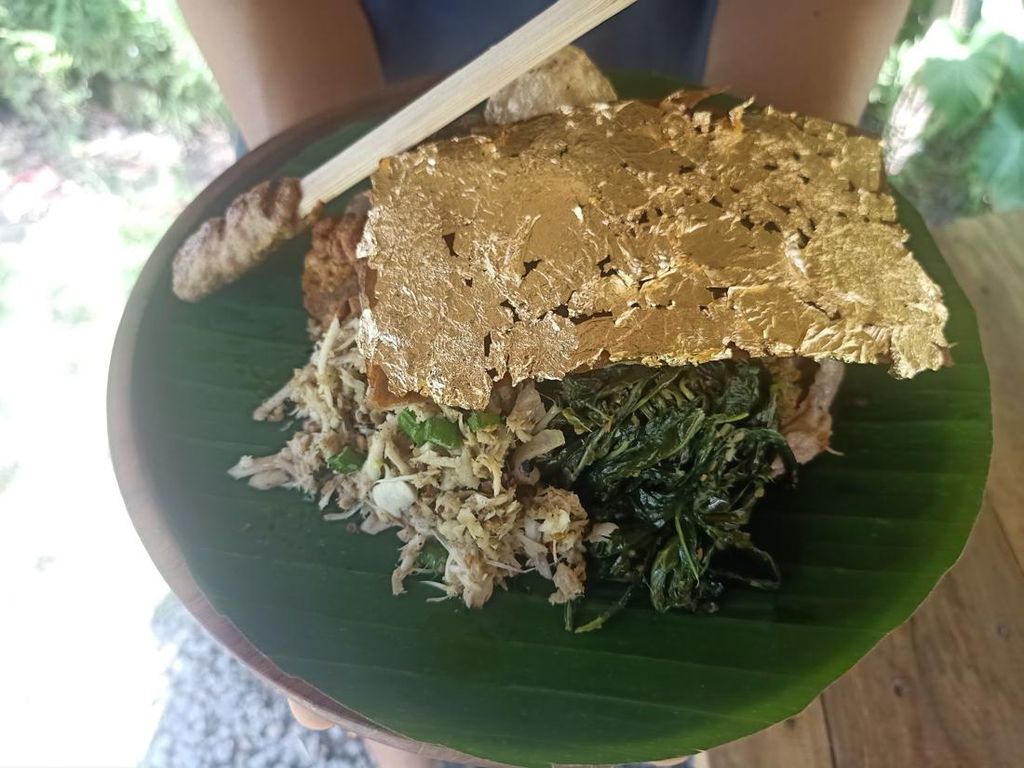 Kulit Babi Guling Dilapisi Lembaran Emas, Yuk Rasakan Sensasi Kriuknya Kulit Babi Guling Dilapisi Lembaran Emas, Yuk Rasakan Sensasi Kriuknya