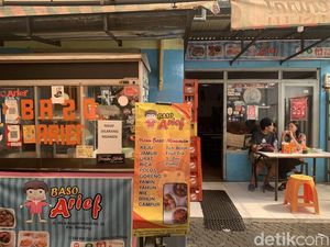 Nikmatnya Bakso Arief Bandung, Empat Jam Buka Sudah Ludes! Nikmatnya Bakso Arief Bandung, Empat Jam Buka Sudah Ludes!