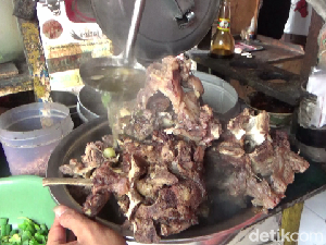 Bikin Kalap, Nikmatnya Bakso Balungan Jumbo Lumajang yang Gugah Selera