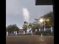 Cerita Warga soal Puting Beliung di Lebak: Rangka Baja Terbang