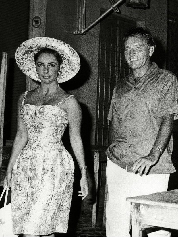 Foto: pinterest.com/Who What Wear UK Elizabeth Taylor dengan dress dan topi yang seragam/