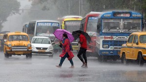 Habis Gelombang Panas, India Kini Diterjang Badai Asani