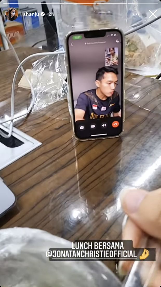 Instagram Story Shania saat makan siang bersama Jonatan Christie secara virtual.