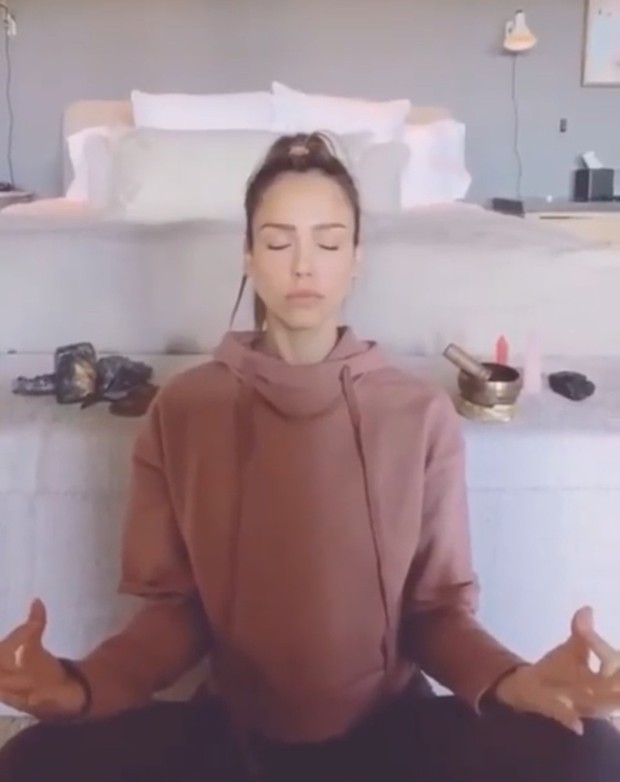 Jessica Alba tetap bugar di usia 41 tahun/foto: tiktok.com/jessicaalba Jessica Alba tetap bugar di usia 41 tahun/foto: tiktok.com/jessicaalba