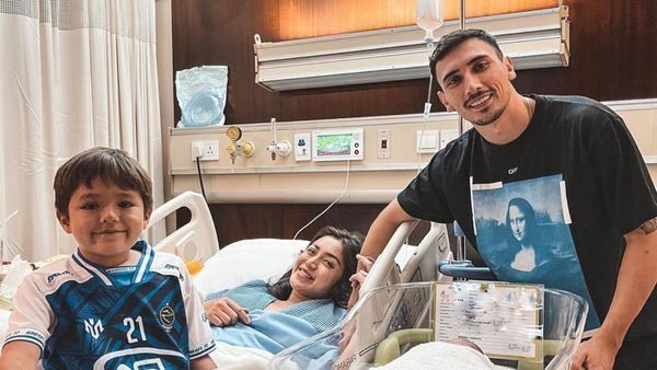 8 Foto Jessica Iskandar Usai Lahiran Normal Anak ke-2, Glowing Mempesona