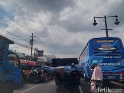 Jalan Depan Mako Kopassus Macet Parah sampai Simpang 3 Tugu Kartasura