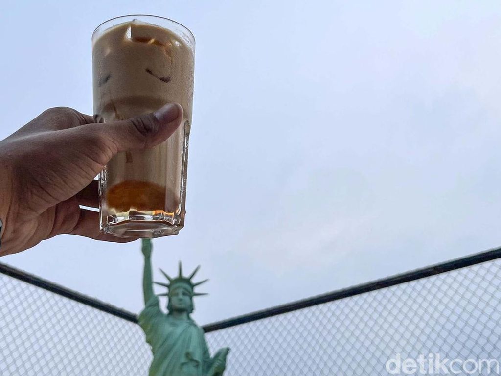 Ngopi Bareng Patung Liberty di Jaksel Ngopi Bareng Patung Liberty di Jaksel