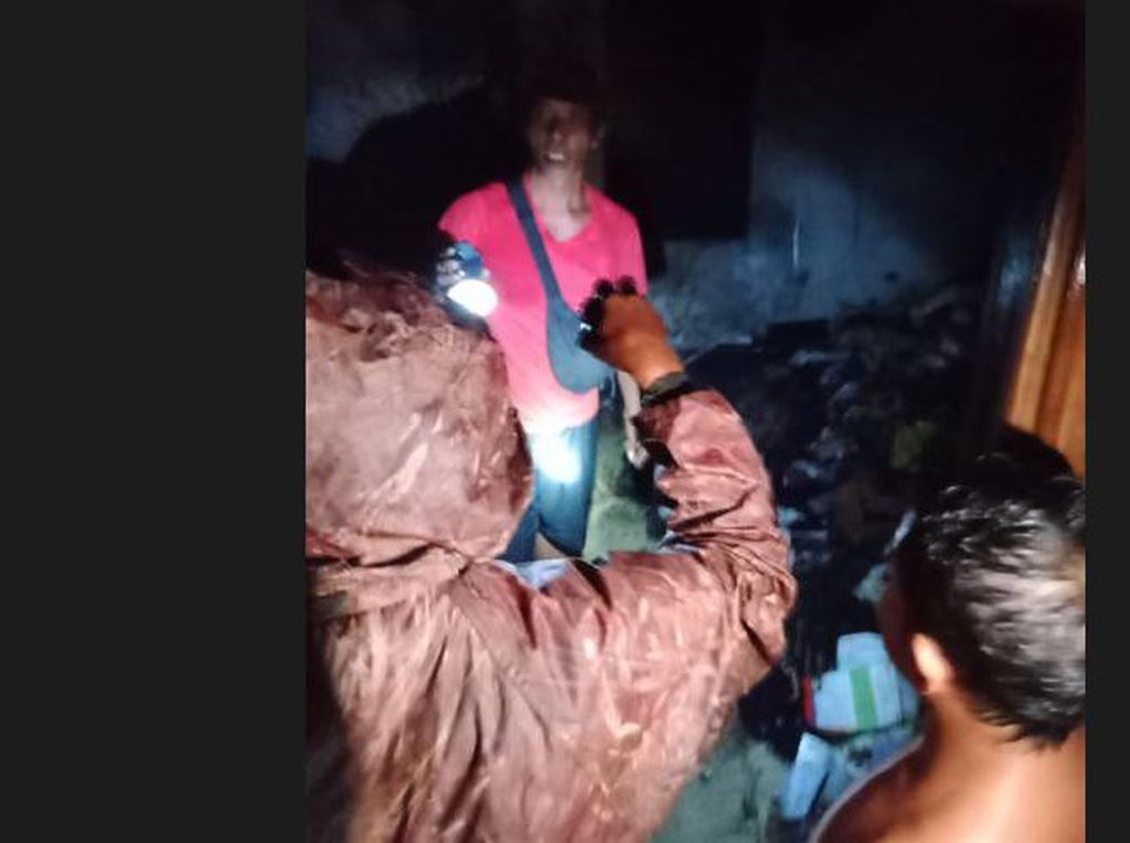Api Dupa Diduga Kenai Kasur, Kamar Warga Desa Mas Gianyar Terbakar