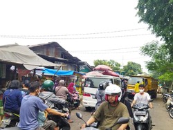 Bikin Macet-Kumuh, PKL Pinggir Kali Sipon Tangerang Akan Direlokasi